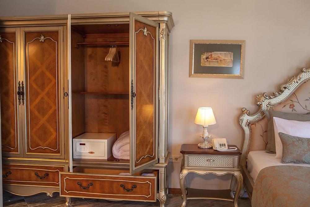 La Petra Hotel Izmir Bagian luar foto