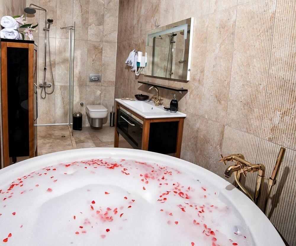 La Petra Hotel Izmir Bagian luar foto